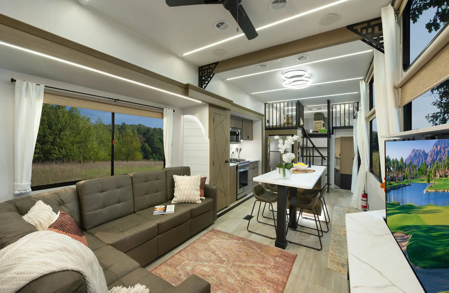 Salem Grand Villa Destination Trailer----NEW ARRIVAL